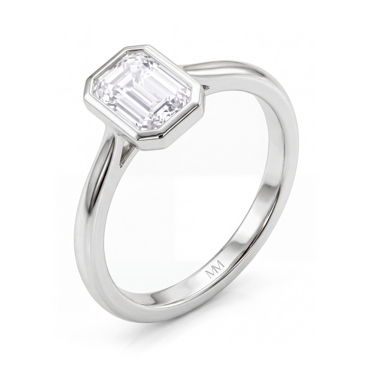 Esme - Solitairering med kassefatning og moissanite i smaragdslibning