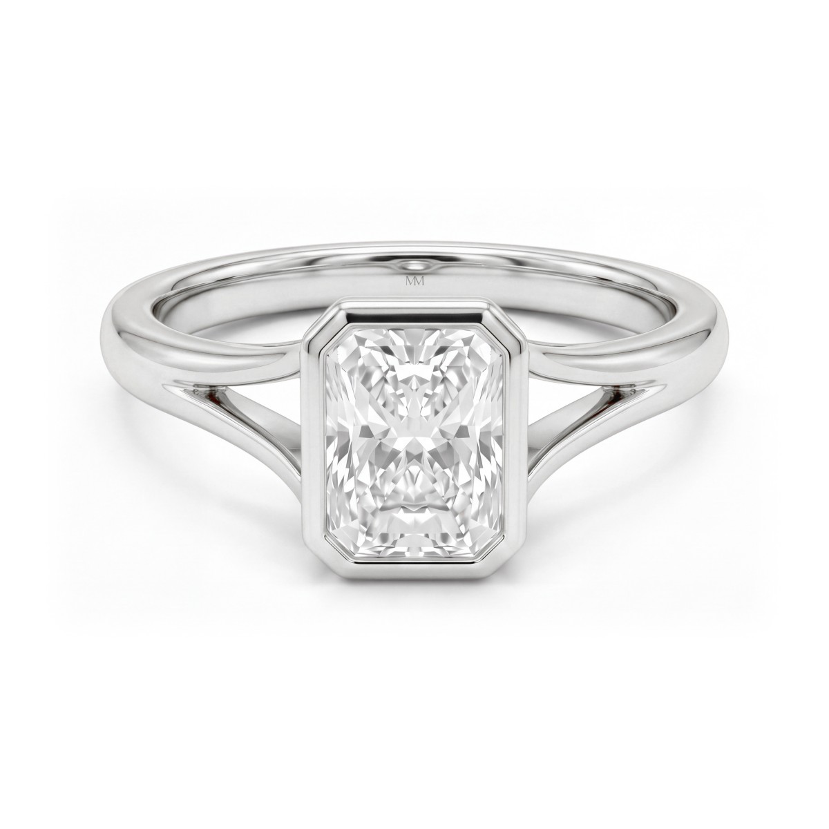 Linnea - Solitairering med moissanite i radiantslibning og kassefatning samt delt ringskinne