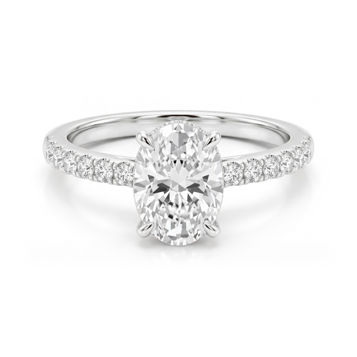 Moonveil - Forlovelsesring med oval moissanite, skjult halo og pavéringskinne