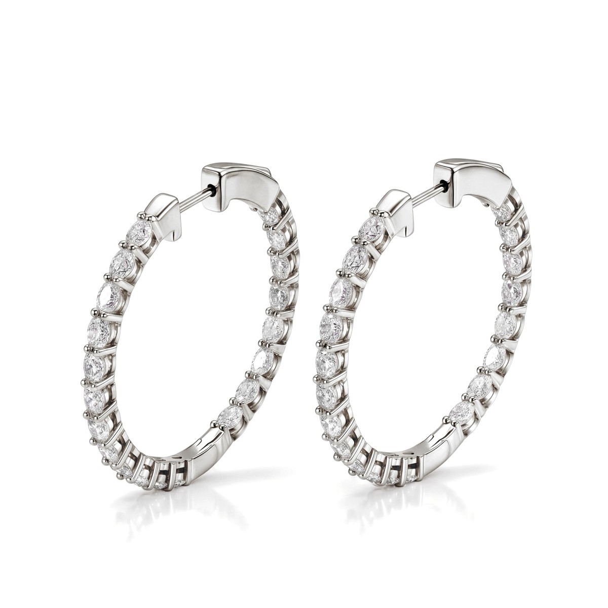 Luminette - Creoler med moissanite i oval slibning og fælles grabber
