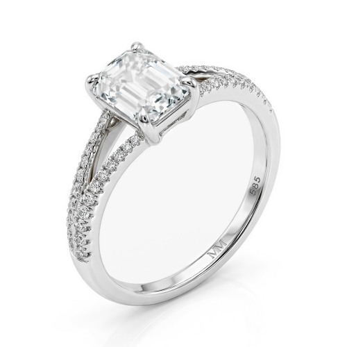 Emelise - Ring med moissanite i smaragdslibning, delt ringskinne og sidesten