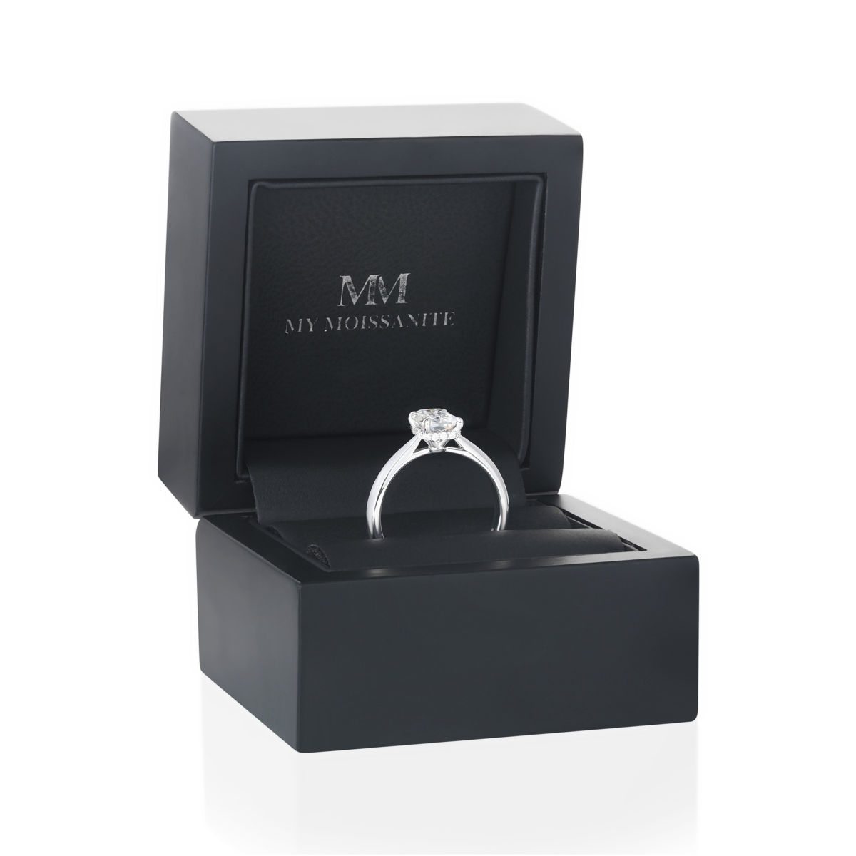 Luminara - Solitairering til forlovelse med radiantslebet moissanite og skjult halo