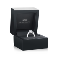 Trielle - Forlovelsesring med moissanite i cushionslibning og sideaccenter med dråbeformet slibning