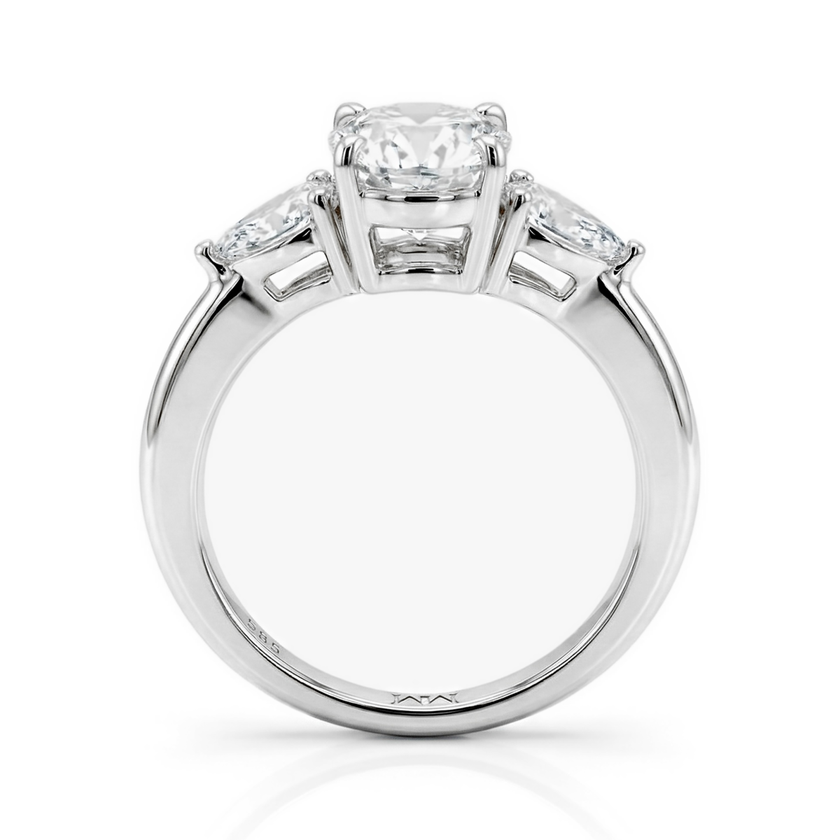 Trielle - Forlovelsesring med moissanite i cushionslibning og sideaccenter med dråbeformet slibning