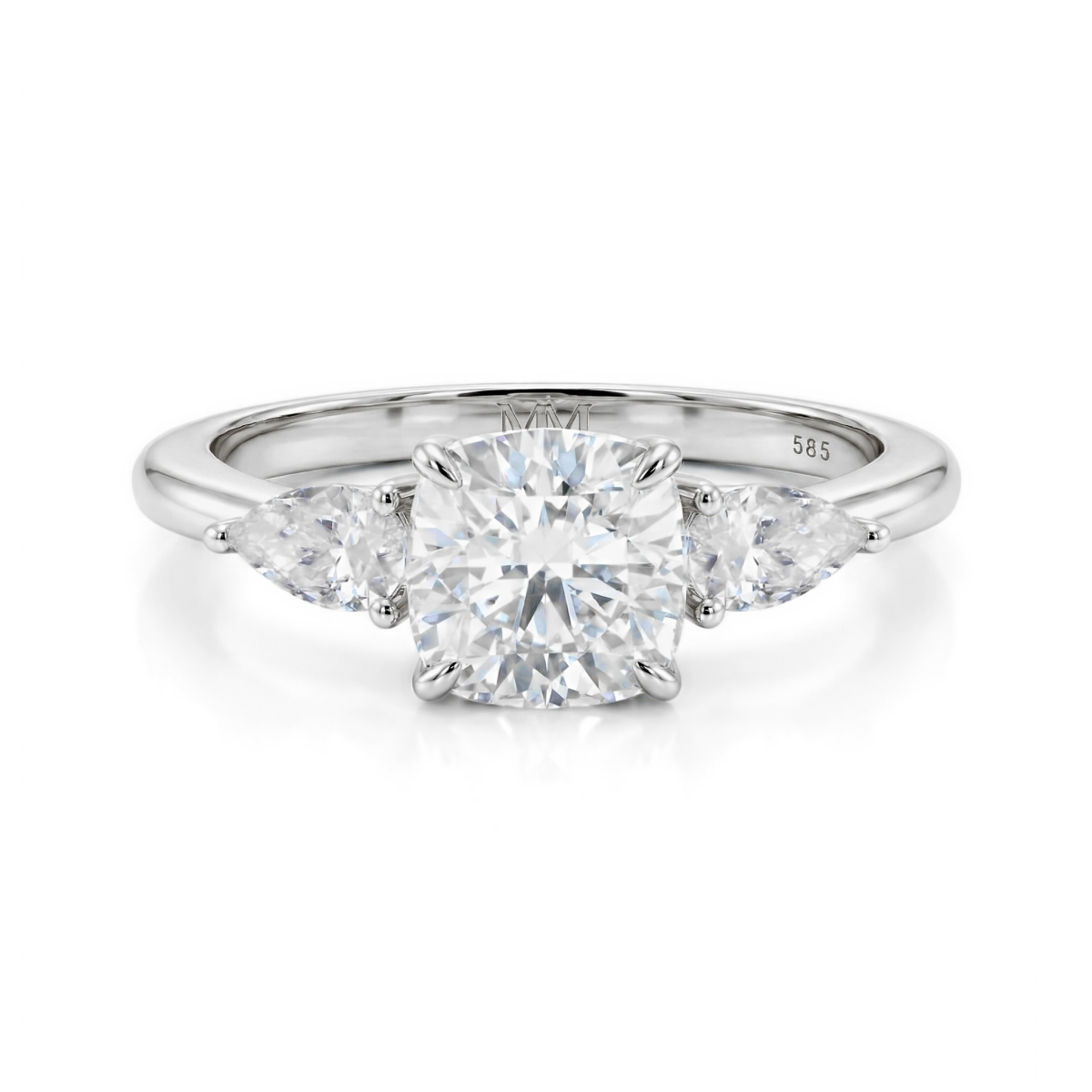 Trielle - Forlovelsesring med moissanite i cushionslibning og sideaccenter med dråbeformet slibning