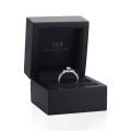 Elegante - Ring med moissanite i marquiseslibning og vintageinspirerede, minimalistiske sidesten