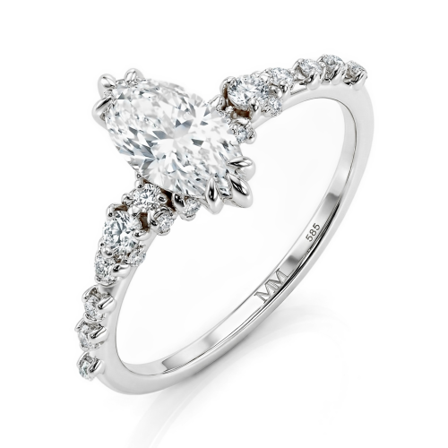 Elegante - Ring med moissanite i marquiseslibning og vintageinspirerede, minimalistiske sidesten