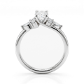 Olivette - Forlovelsesring med ovalsleben moissanite og marquiseslebne sidesten