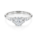 Olivette - Forlovelsesring med ovalsleben moissanite og marquiseslebne sidesten
