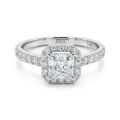 Regalia - Ring med moissanite i prinsesseslibning, halo og pavéringskinne