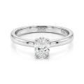 Ovalique - Klassisk solitairering til forlovelse med oval moissanite