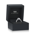 Ovalea - Ring med moissanite i oval slibning og halopavédesign