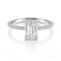 Veridian - Ring med moissanite i smaragdslibning og pavéfattet ringskinne