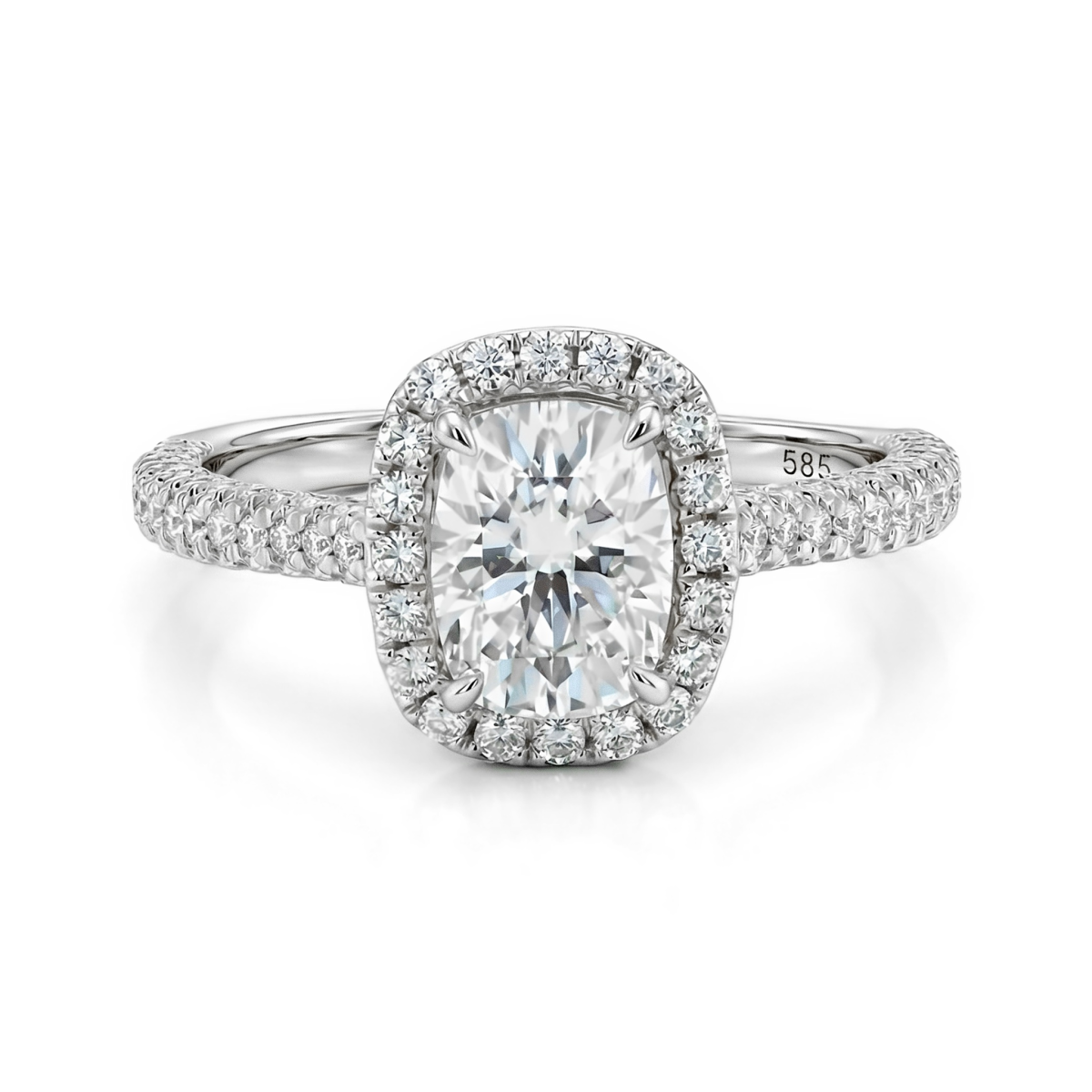 Plushette - Forlovelsesring med moissanite i aflang cushionslibning, halo og mikropavéringskinne