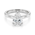 Poirine - Ring med dråbeformet moissanite, skjult halo og pavéfattede accentsten