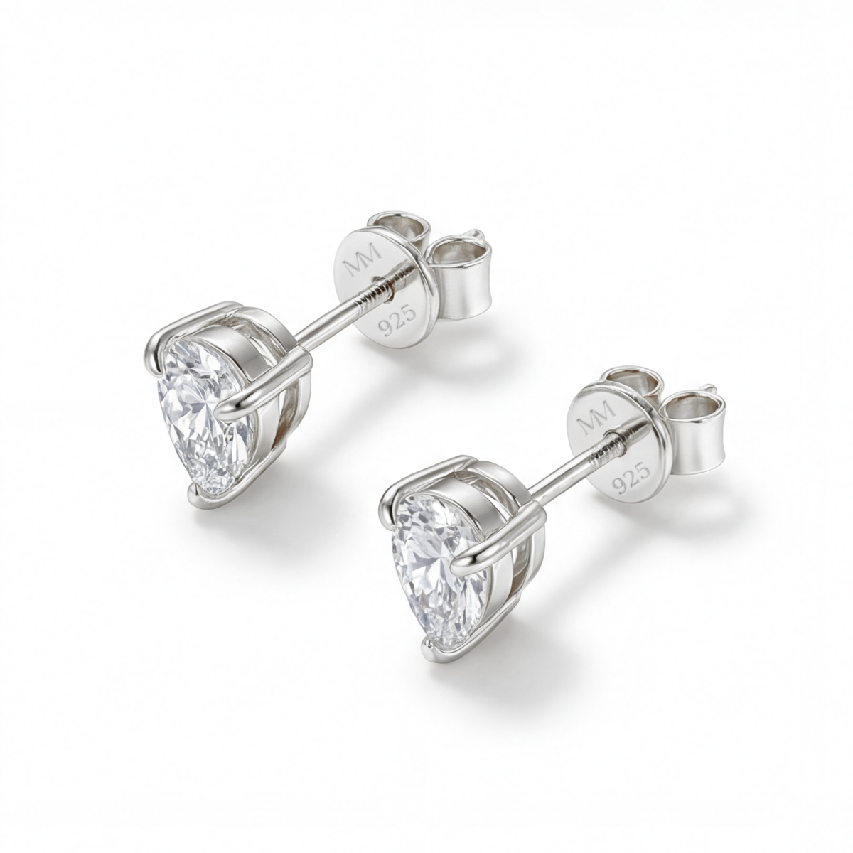Droplet - Ørestikker med moissanite i dråbeformet slibning