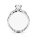 Viviette - Forlovelsesring med oval moissanite og marquiseaccentsten