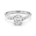 Viviette - Forlovelsesring med oval moissanite og marquiseaccentsten