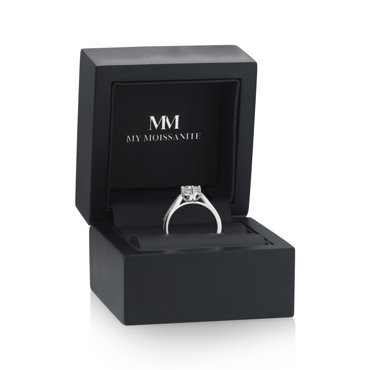 Celeste - Moissaniteforlovelsesring med pavésidesten