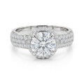 Lustrella - Haloforlovelsesring med moissanite og pavéfattet ringskinne
