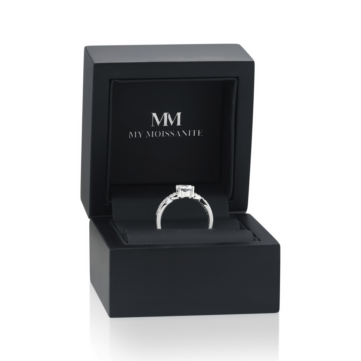 Verity - Moissaniteforlovelsesring med snoet ringskinne