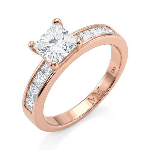 Clarity - Forlovelsesring med moissanite i prinsesseslibning og kanalfattede sidesten