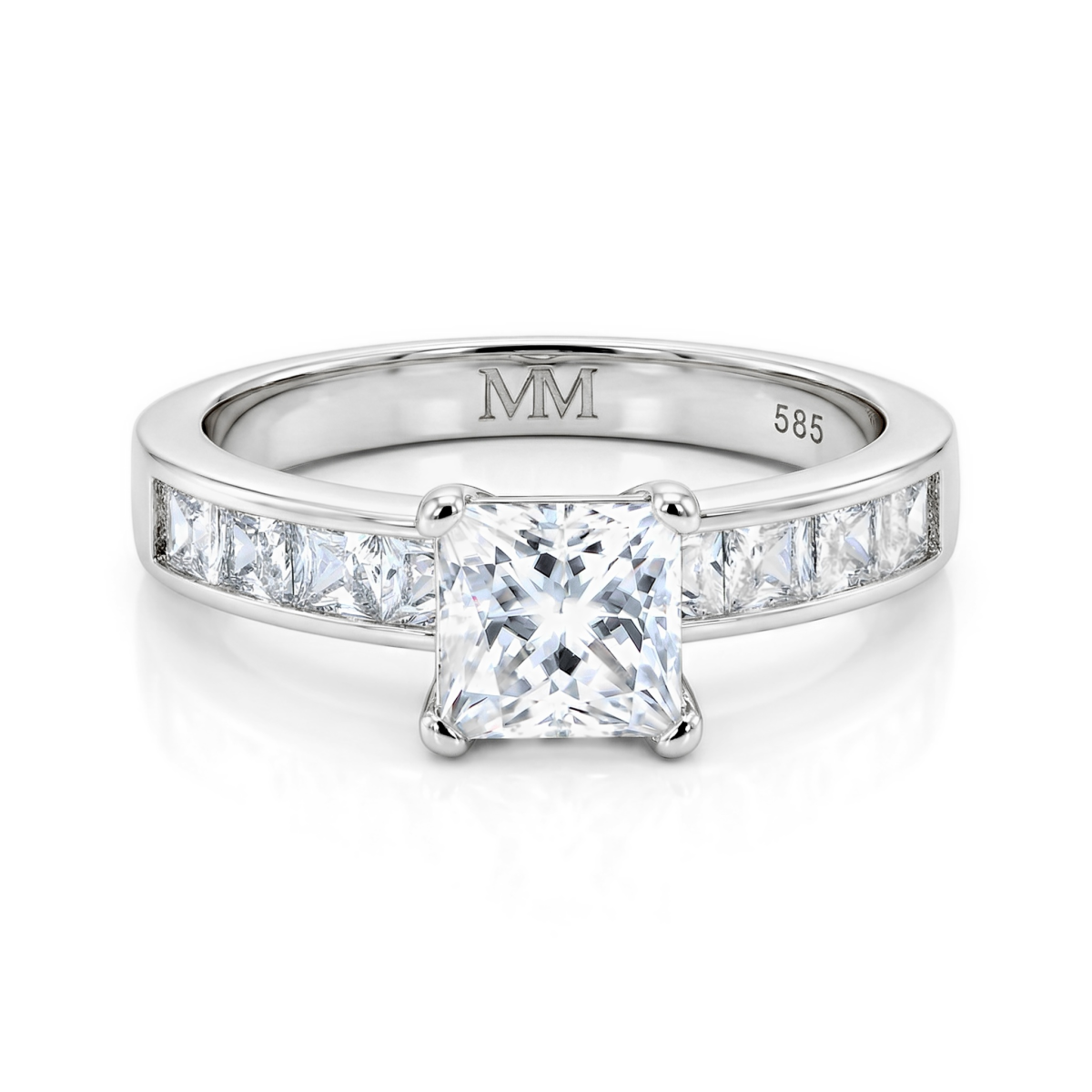 Clarity - Forlovelsesring med moissanite i prinsesseslibning og kanalfattede sidesten
