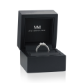 Sanctum - Forlovelsesring med moissanite i cushionslibning, vintagehalo og pavéringskinne