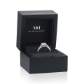 Amoria - Forlovelsesring med moissanite i hjerteformet slibning, halo og pavéfattede sidesten