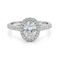 Orletta - Forlovelsesring med oval moissanite, pavéhalo og pavéringskinne