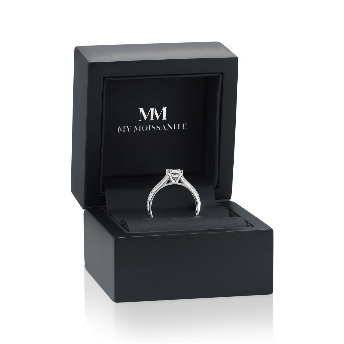 Venette - Moissaniteforlovelsesring med pavéfattede sidesten
