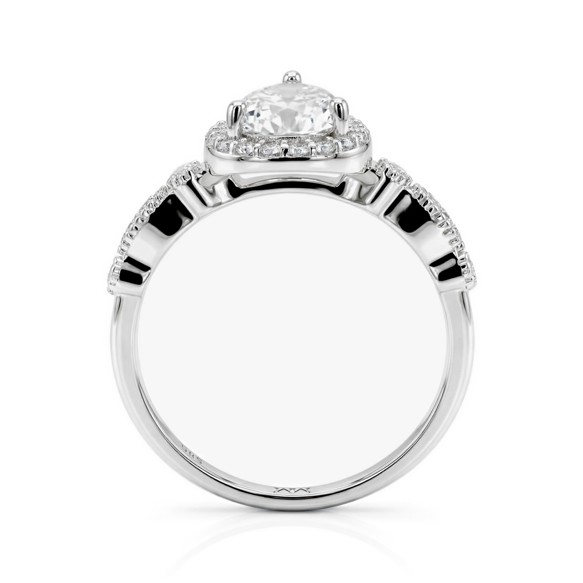 Elanore - Forlovelsesring med moissanite i dråbeformet slibning og snoet pavéringskinne