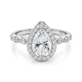 Elanore - Forlovelsesring med moissanite i dråbeformet slibning og snoet pavéringskinne