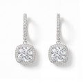 Cushion Drops - Huggieøreringe med vedhæng, moissanite og halo
