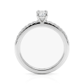 Nina ring - Oval moissanitering med pavéfattede sidesten
