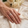 Nina ring - Oval moissanitering med pavéfattede sidesten